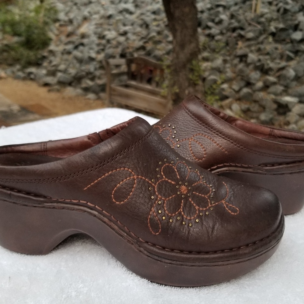 Ariat mules.  Good shape.  Very comfortable